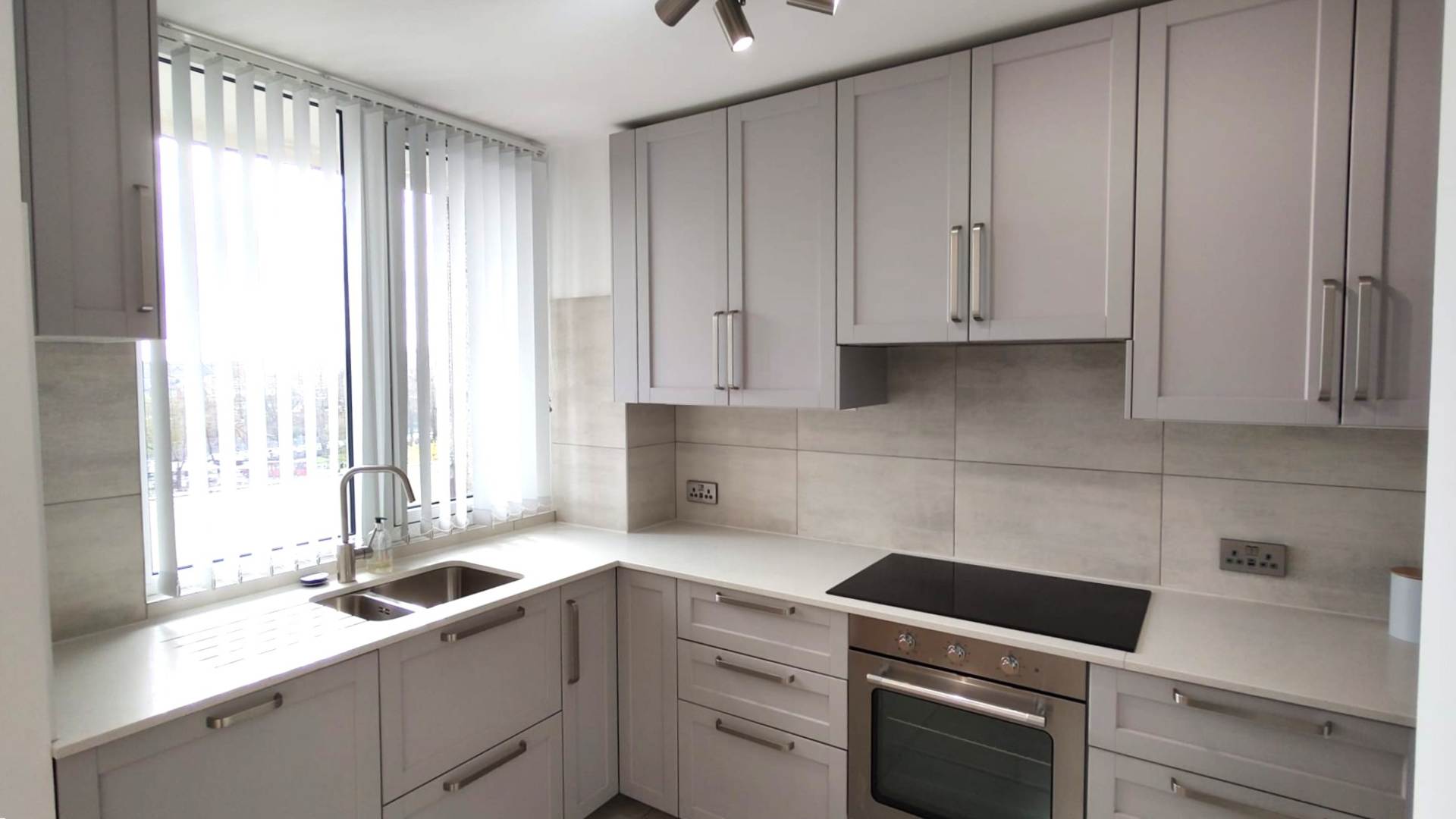 London W5 2RX 2 bed flat rental property internal/external image-2