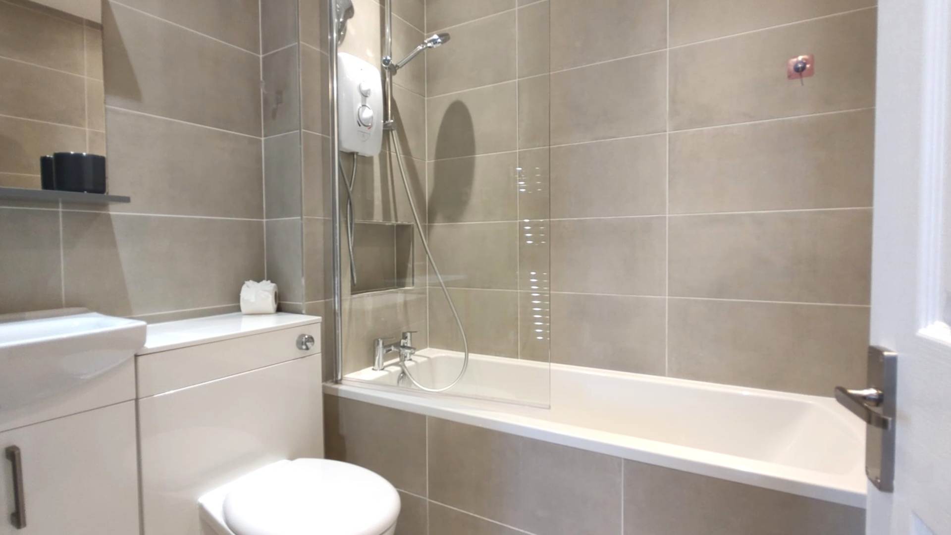 London W5 2RX 2 bed flat rental property internal/external image-8