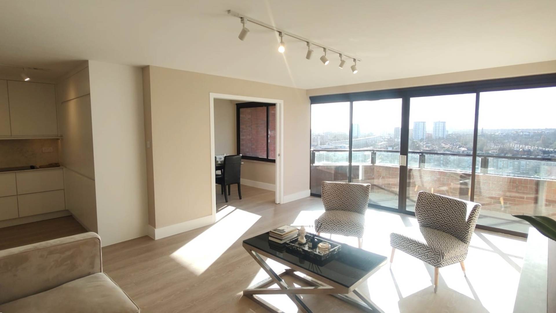 ロンドン NW3 6HT 2ベッドメゾネット 賃貸物件の内外装写真-2