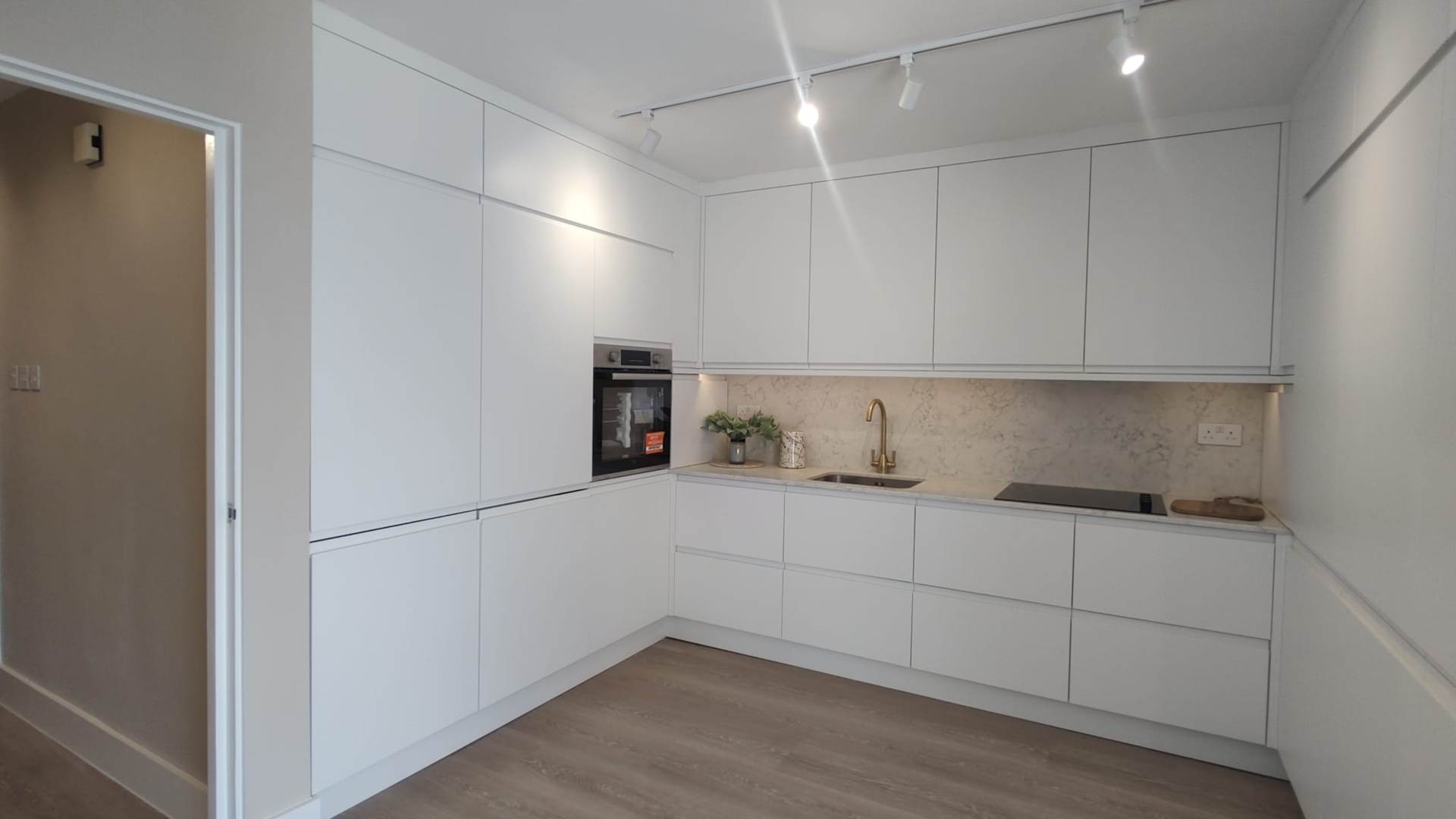 ロンドン NW3 6HT 2ベッドメゾネット 賃貸物件の内外装写真-4