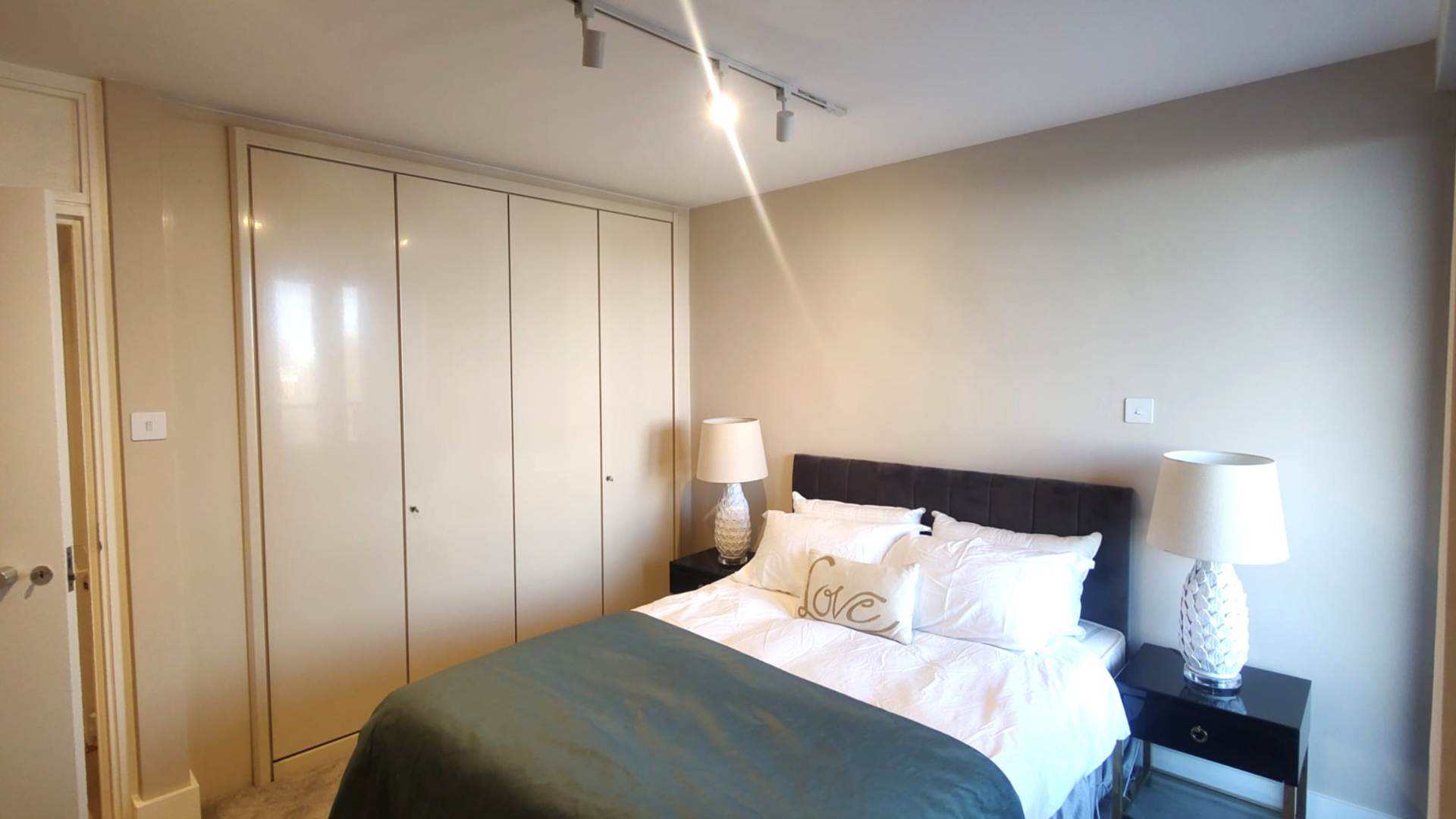 ロンドン NW3 6HT 2ベッドメゾネット 賃貸物件の内外装写真-6