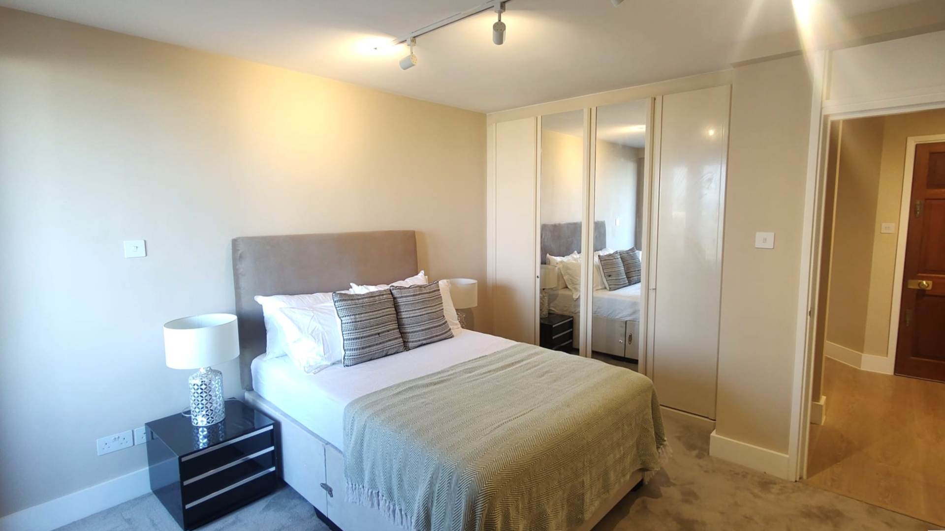 ロンドン NW3 6HT 2ベッドメゾネット 賃貸物件の内外装写真-8