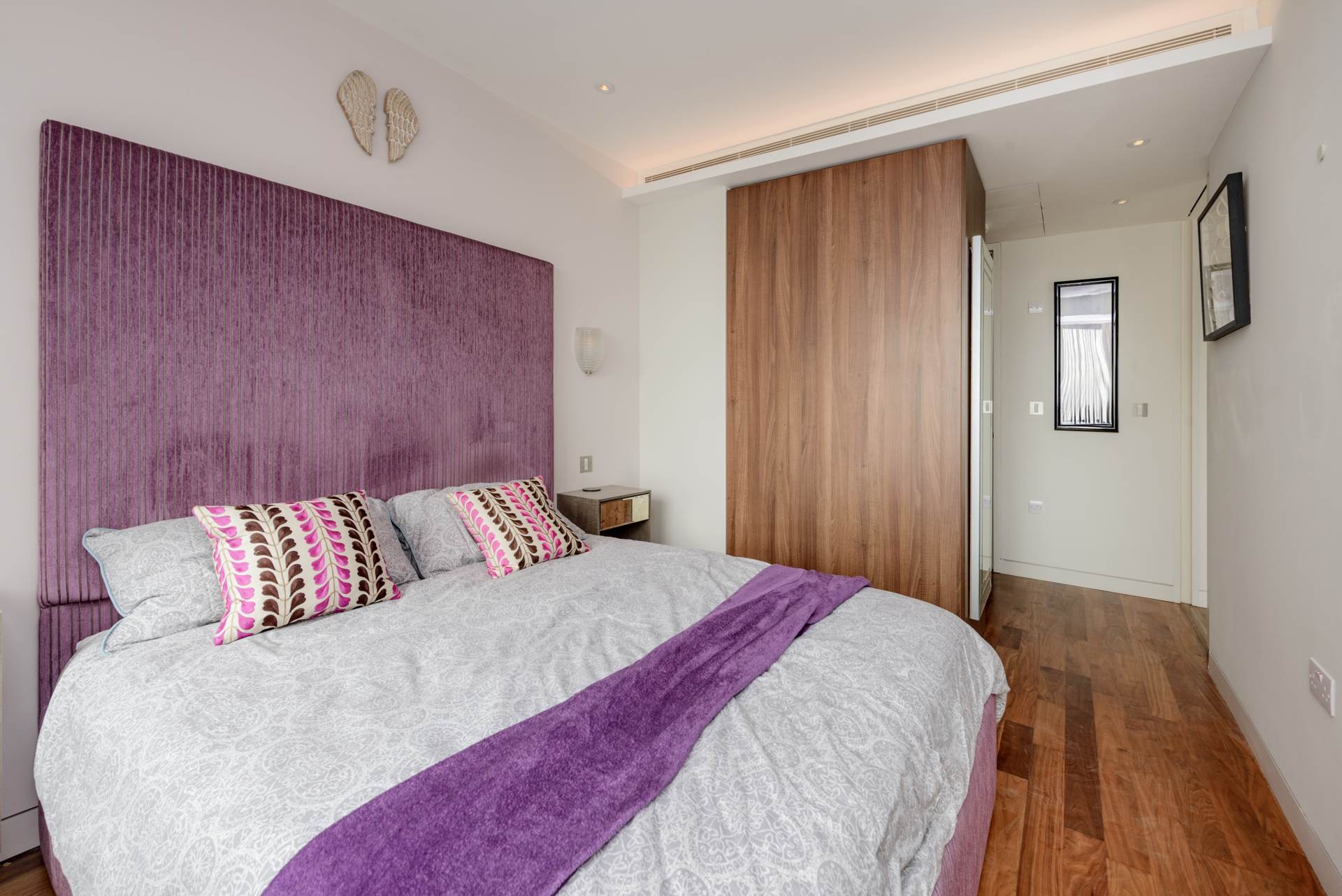 London EC1V 1AE 1 bed flat sales property internal/external image-8