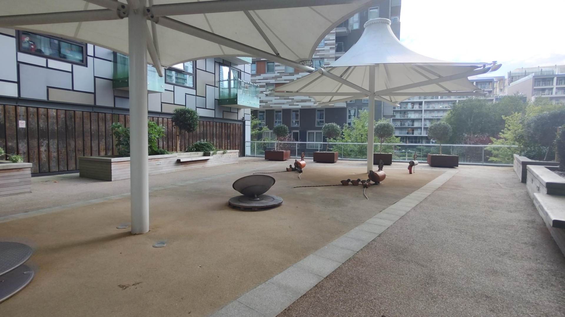 ロンドン E14 9BU 3ベッドフラット 賃貸物件の内外装写真-17