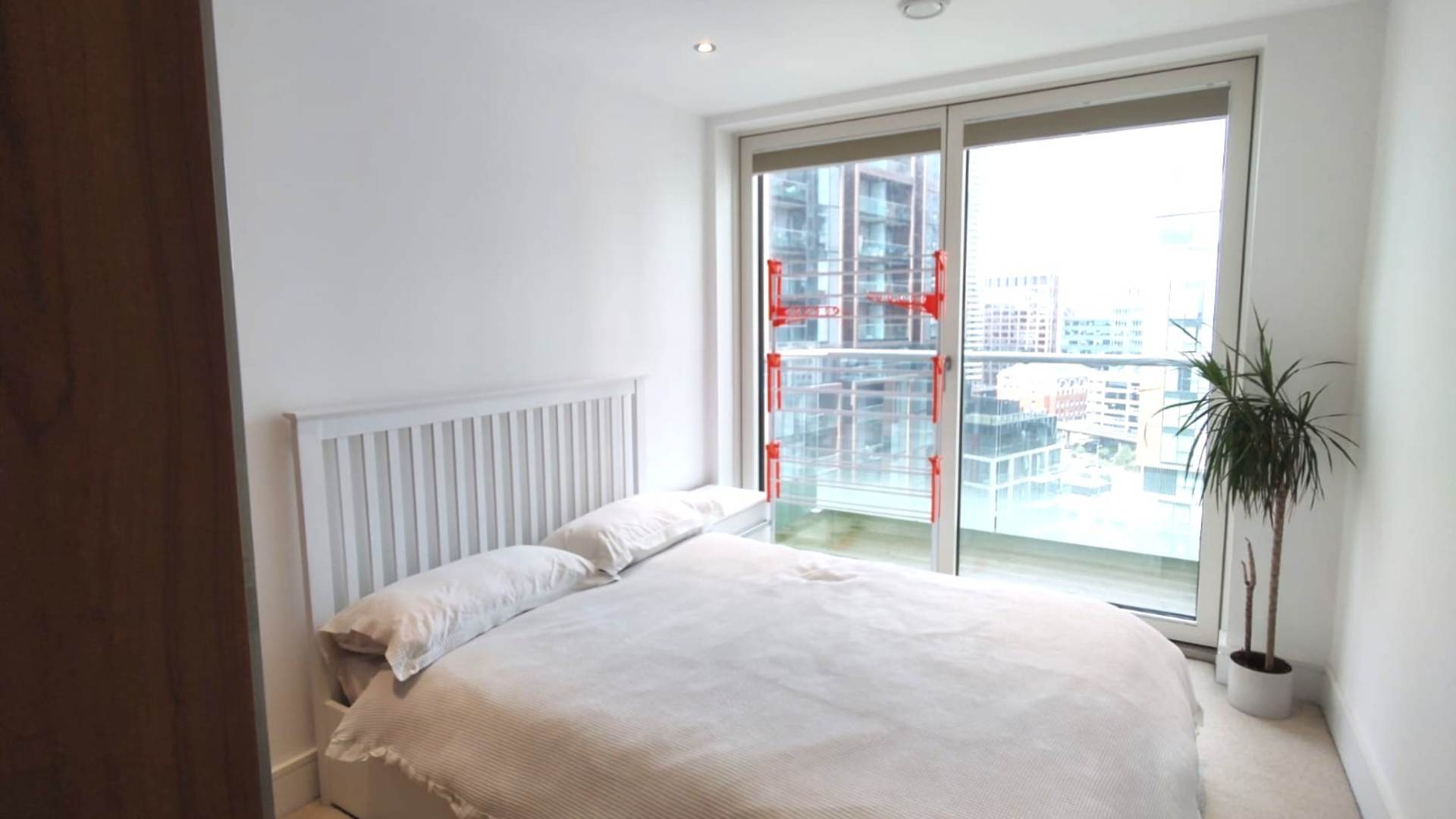 ロンドン E14 9BU 3ベッドフラット 賃貸物件の内外装写真-5