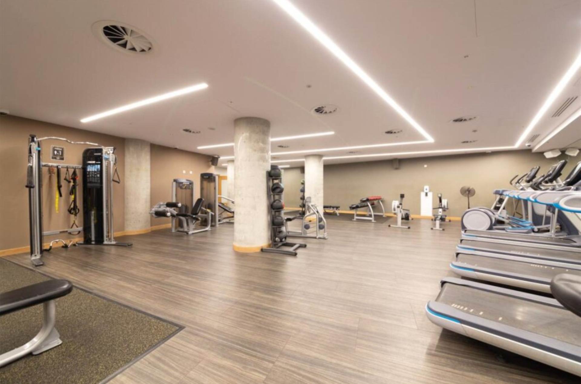 ロンドン E14 9BU 3ベッドフラット 賃貸物件の内外装写真-8