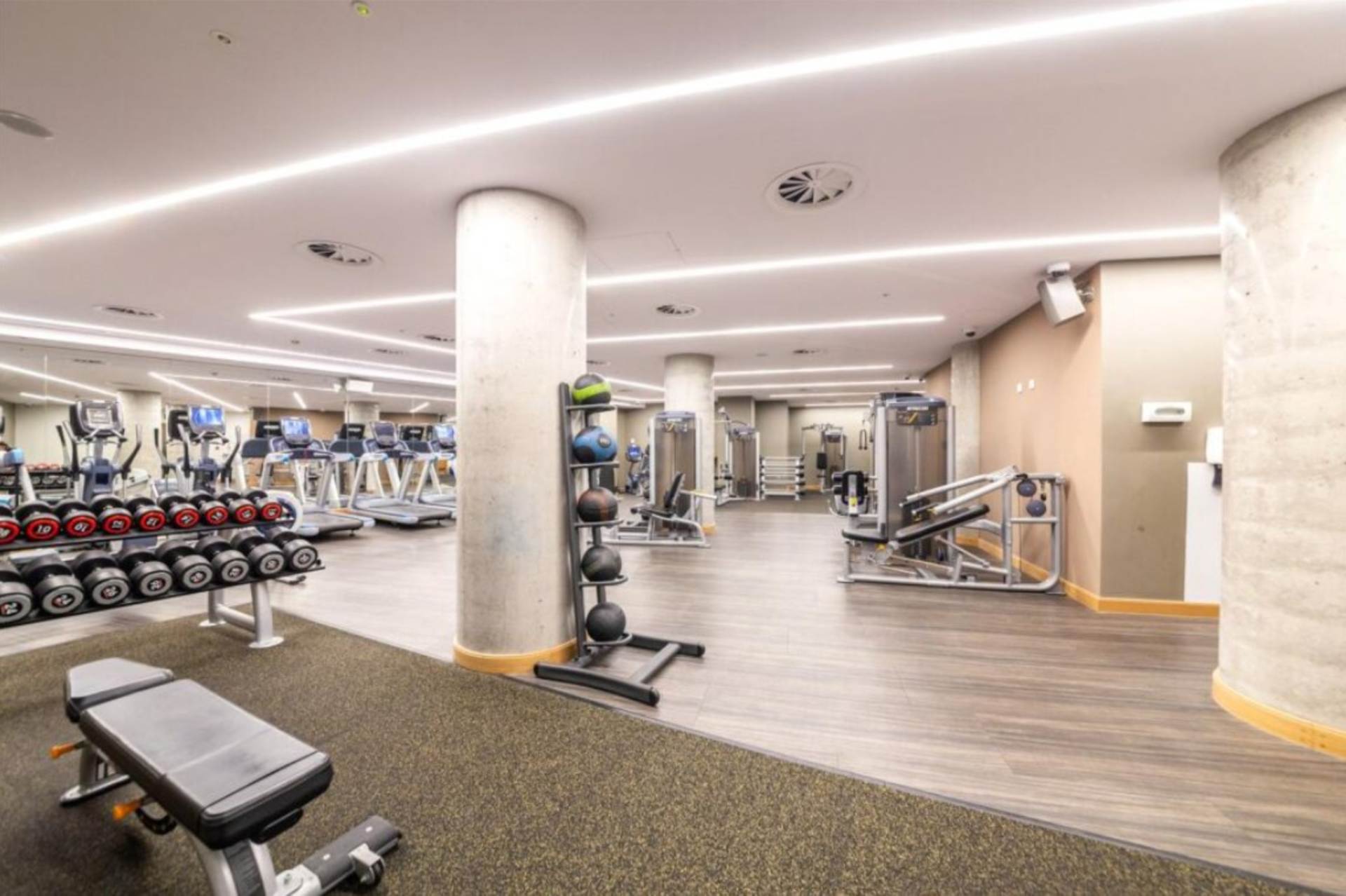 ロンドン E14 9BU 3ベッドフラット 賃貸物件の内外装写真-9