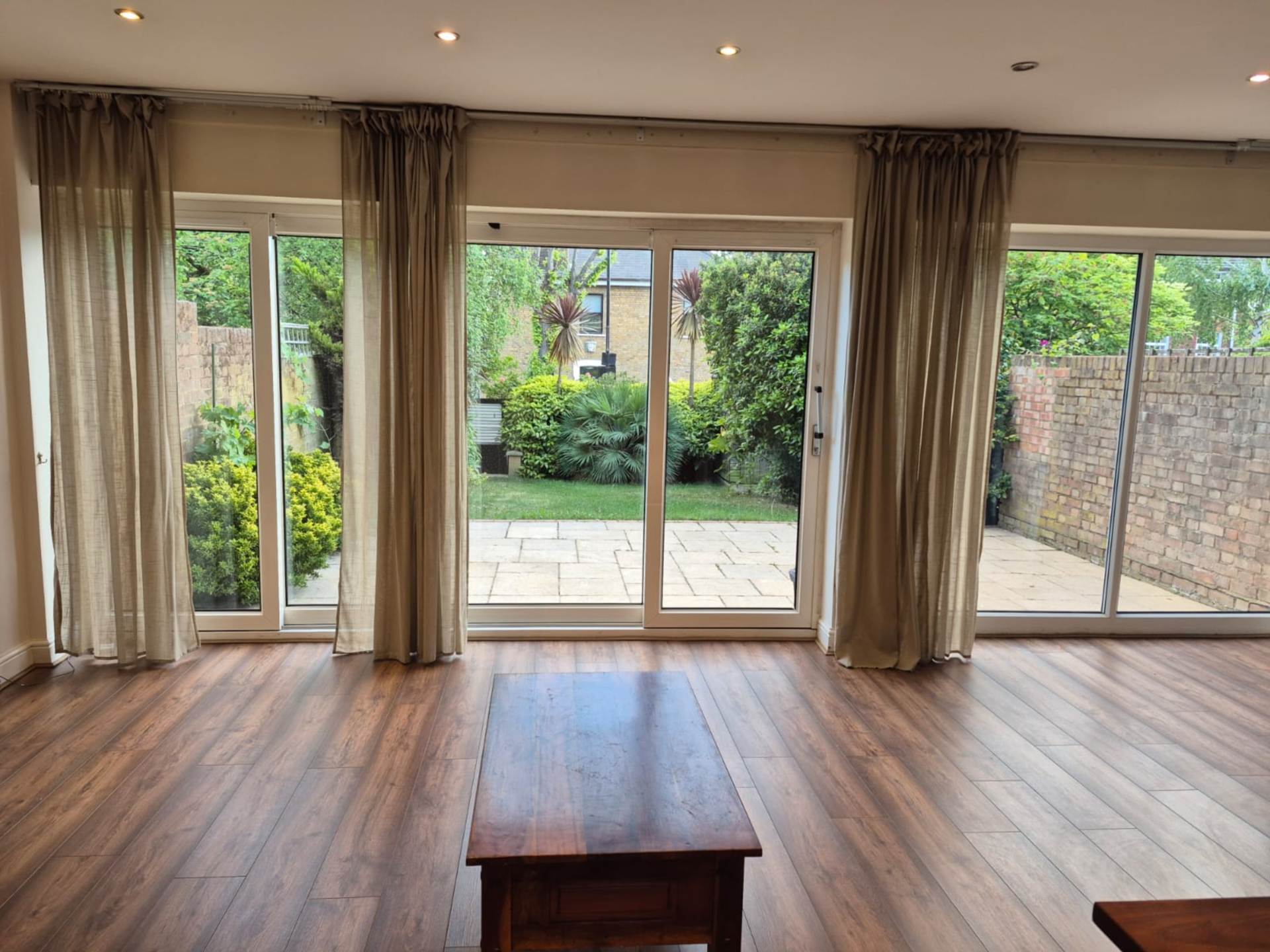 London W13 8HN 3 bed town house rental property internal/external image-2