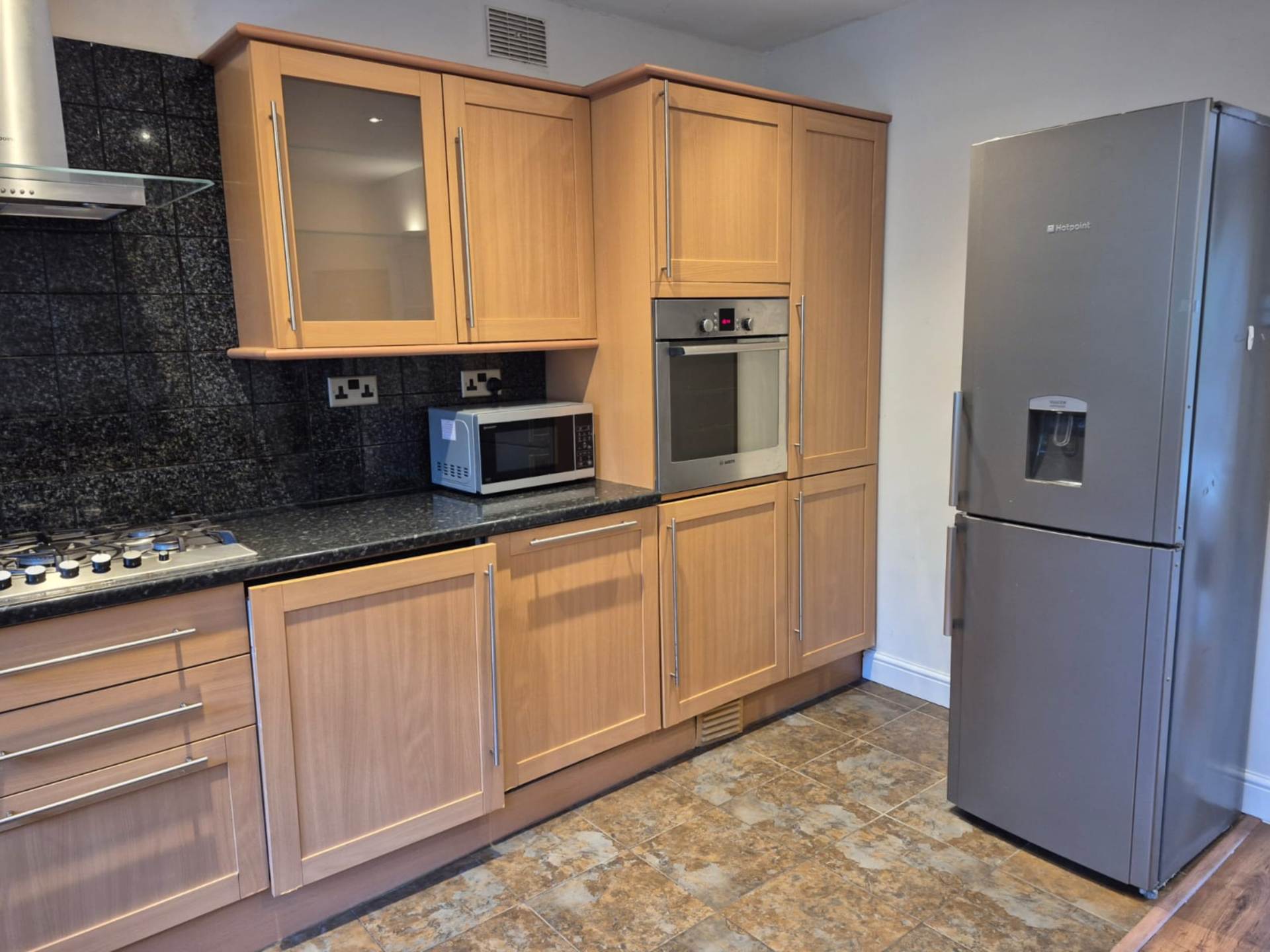 London W13 8HN 3 bed town house rental property internal/external image-3