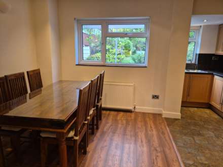 3 bed town house to rent in London W13