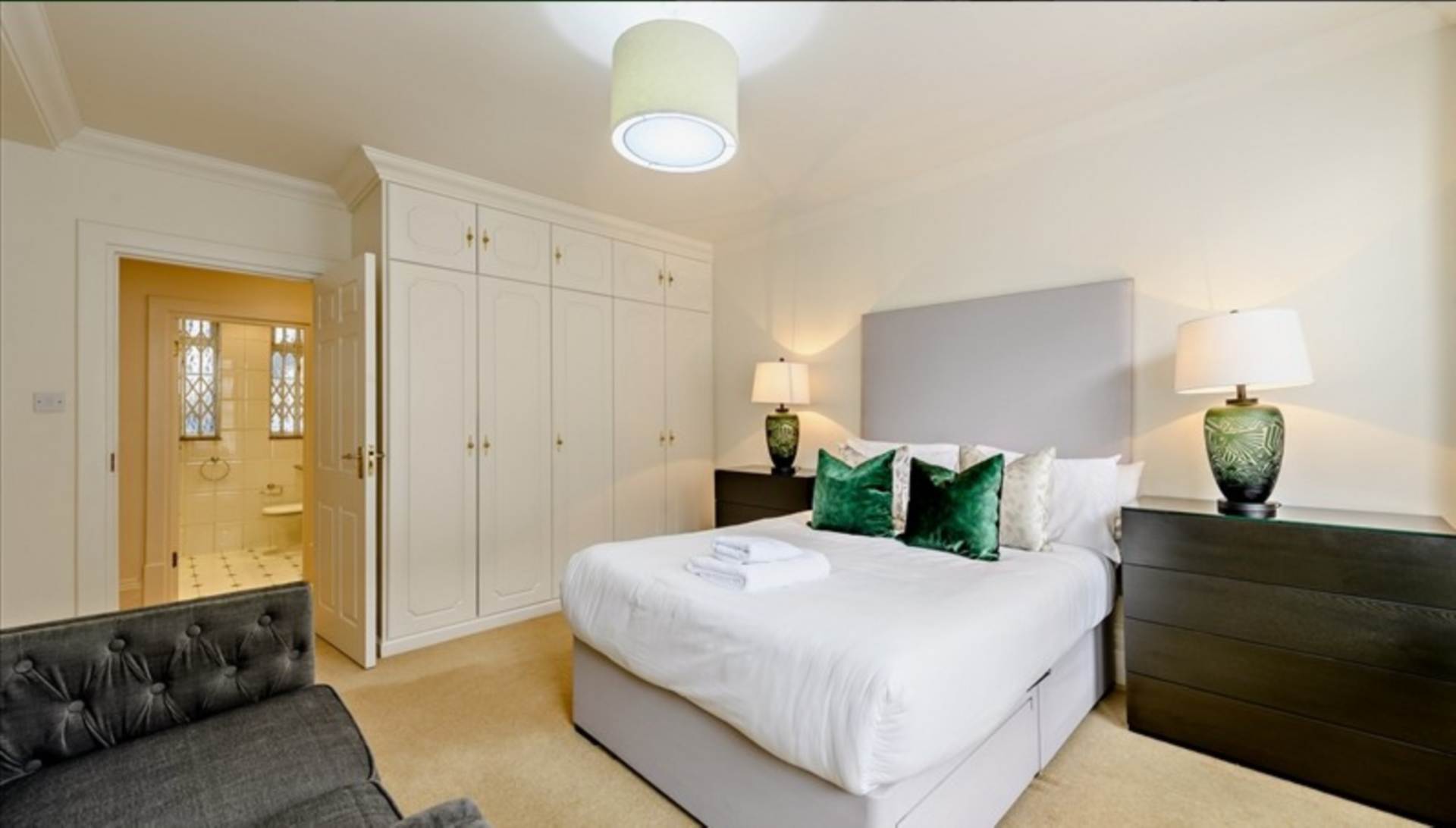 London NW8 7HY 3 bed flat rental property internal/external image-12