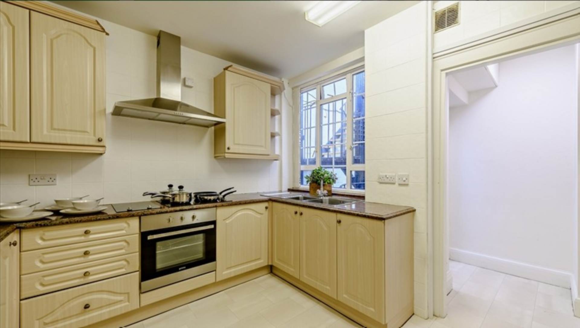 London NW8 7HY 3 bed flat rental property internal/external image-6