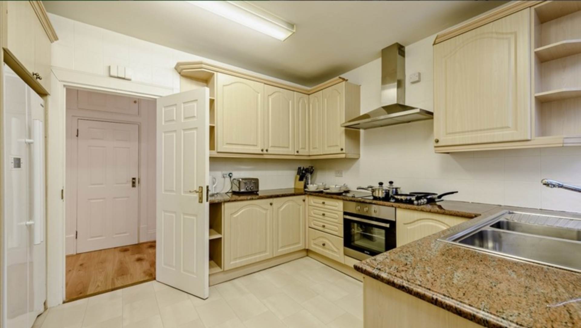 London NW8 7HY 3 bed flat rental property internal/external image-7