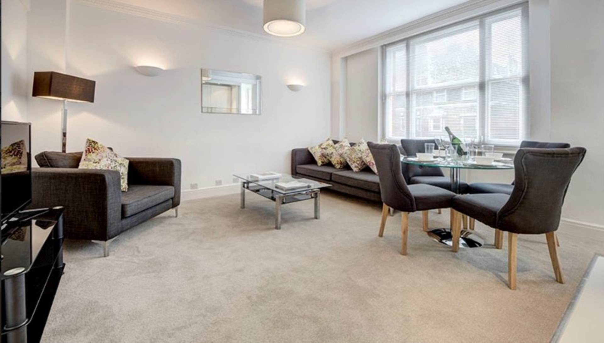 London W1J 5NA 2 bed flat rental property internal/external image-1