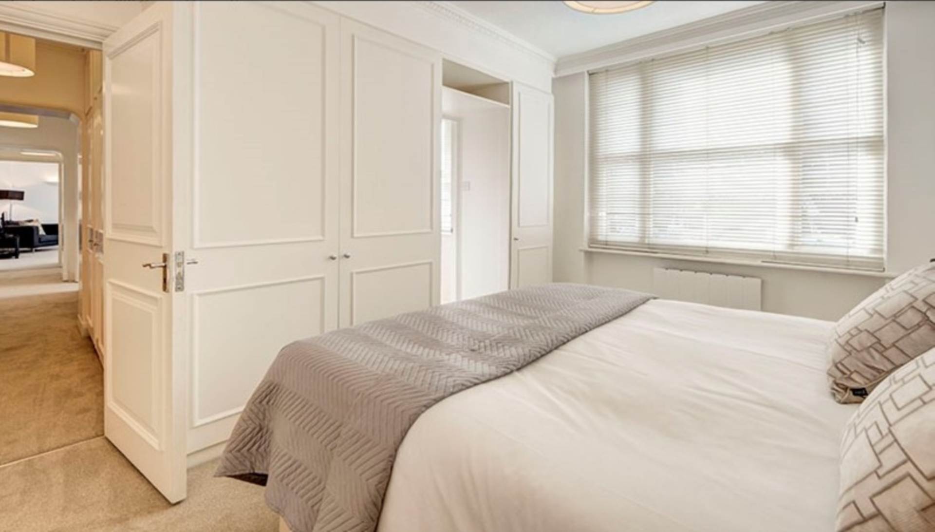 London W1J 5NA 2 bed flat rental property internal/external image-4