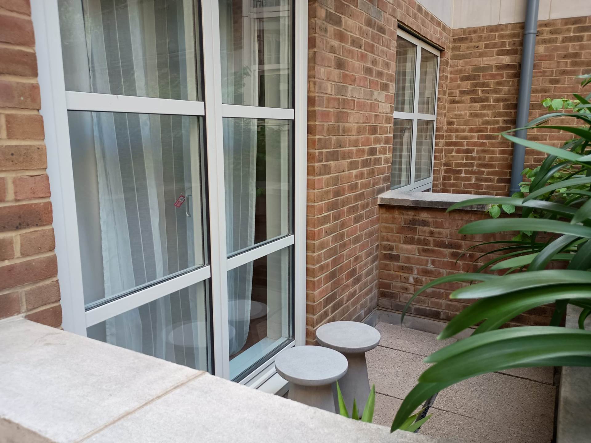 London SW1P 2NW 1 bed flat rental property internal/external image-10