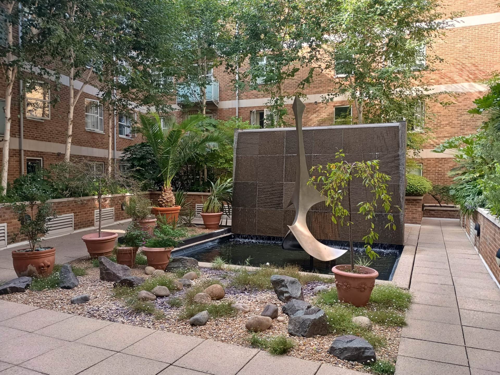 London SW1P 2NW 1 bed flat rental property internal/external image-13