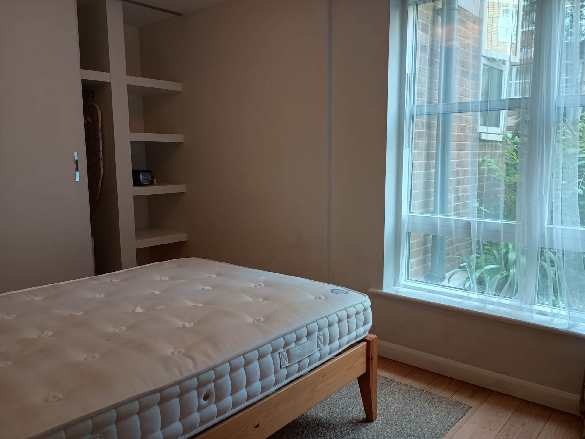 London SW1P 2NW 1 bed flat rental property internal/external image-7