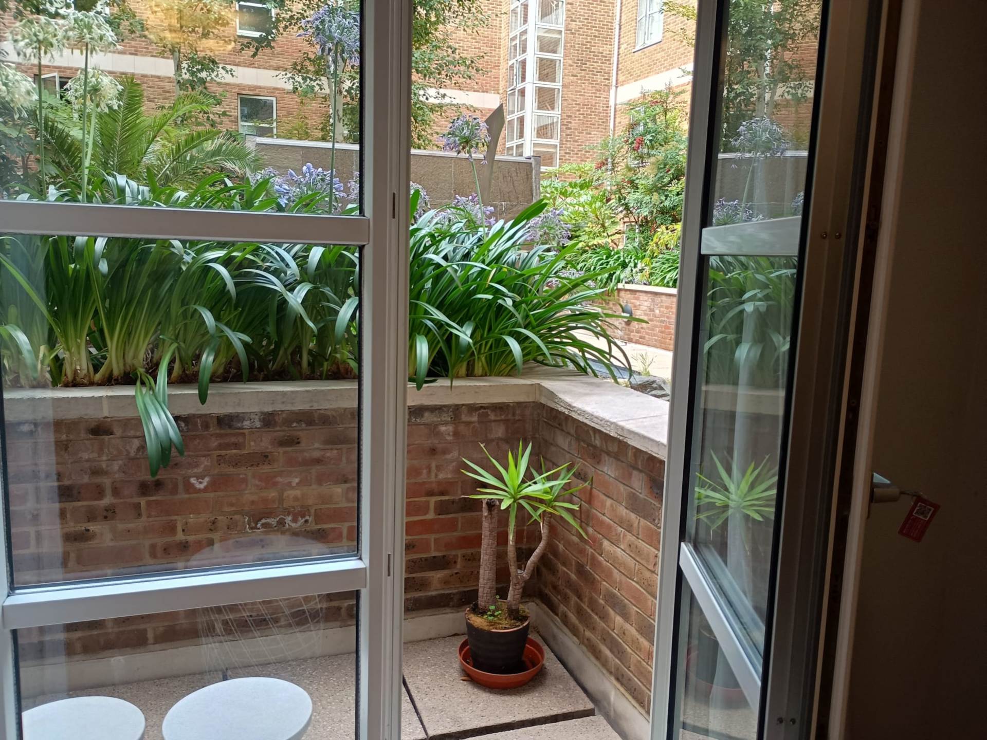 London SW1P 2NW 1 bed flat rental property internal/external image-9