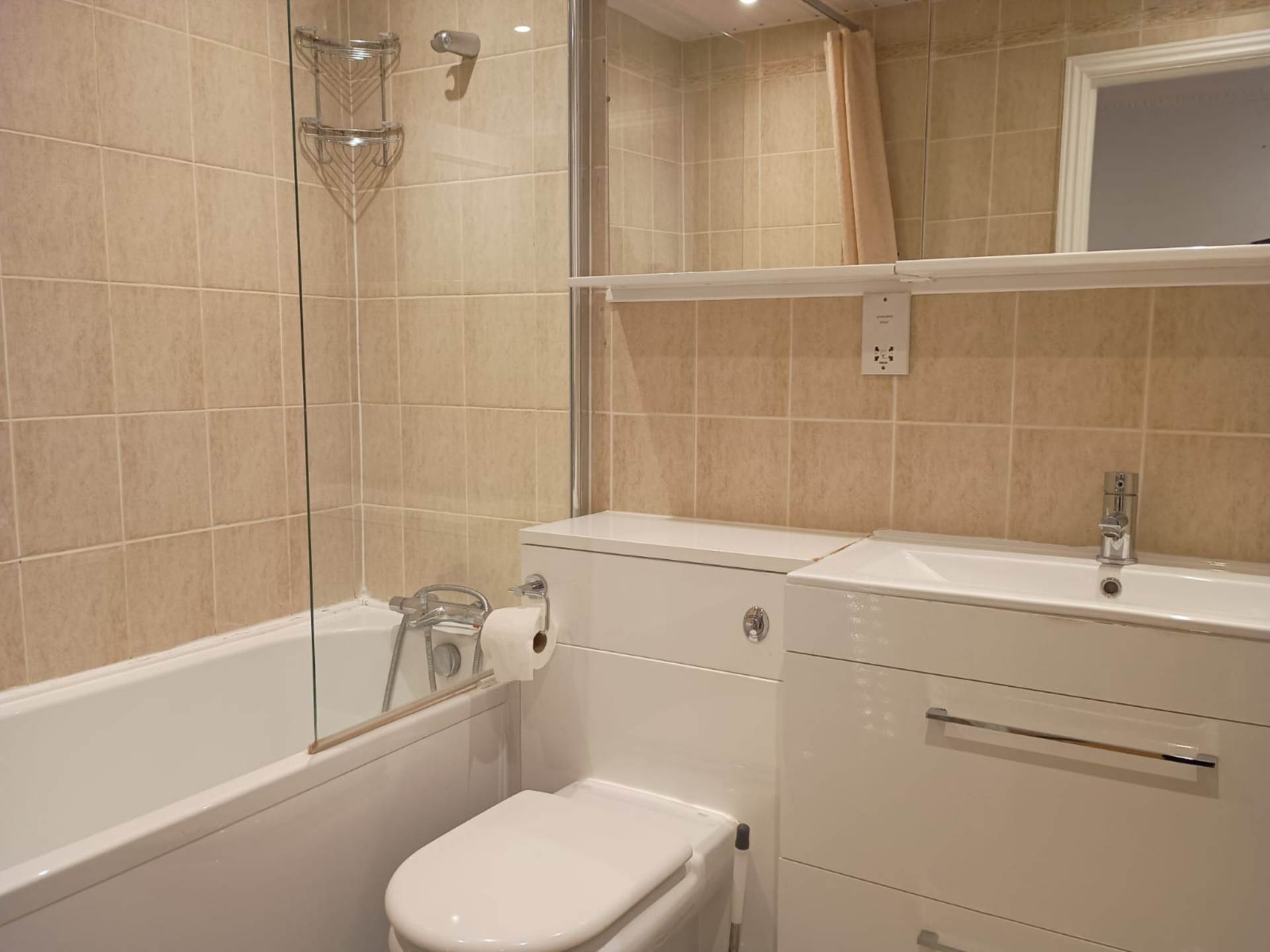 London W1T 6AG 2 bed flat rental property internal/external image-3