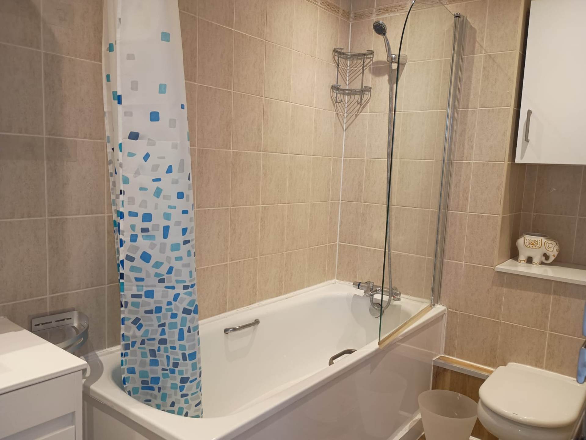 London W1T 6AG 2 bed flat rental property internal/external image-5