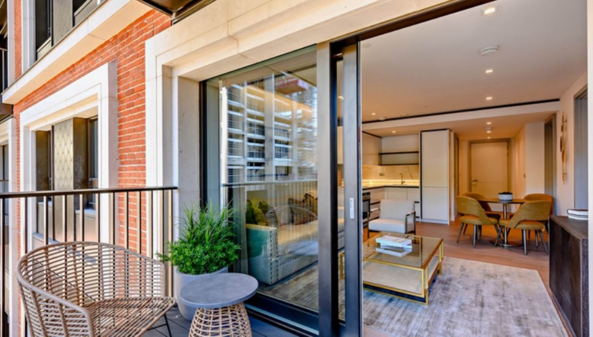 London W2 1EY 3 bed semi-detached rental property internal/external image-10