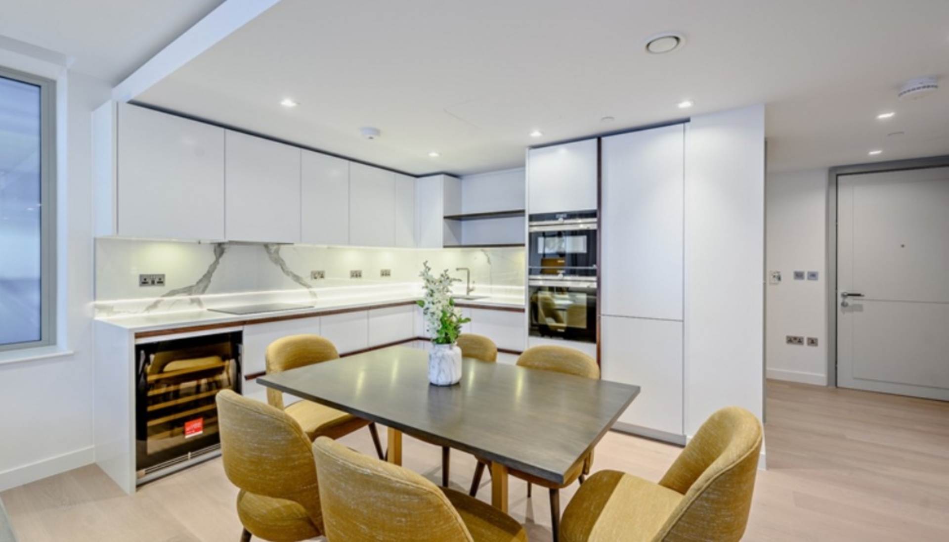London W2 1EY 3 bed semi-detached rental property internal/external image-3