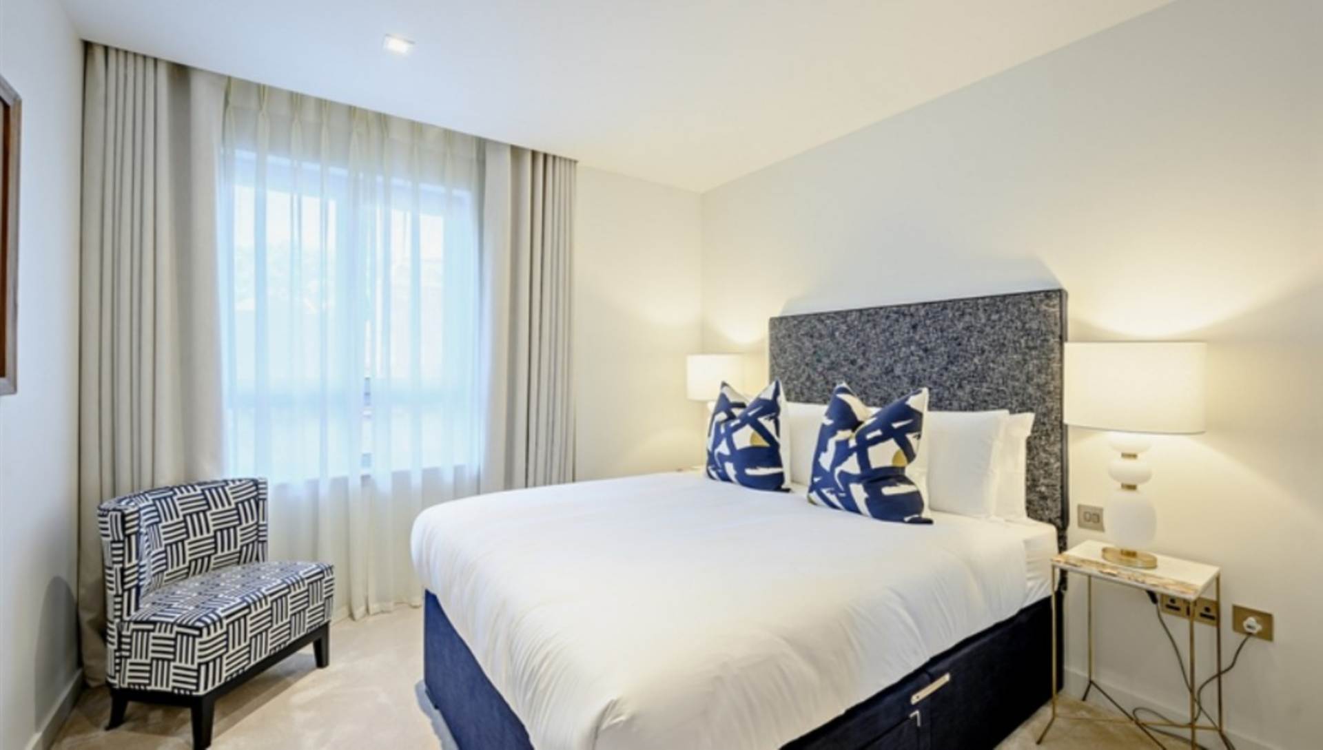 London W2 1EY 3 bed semi-detached rental property internal/external image-5