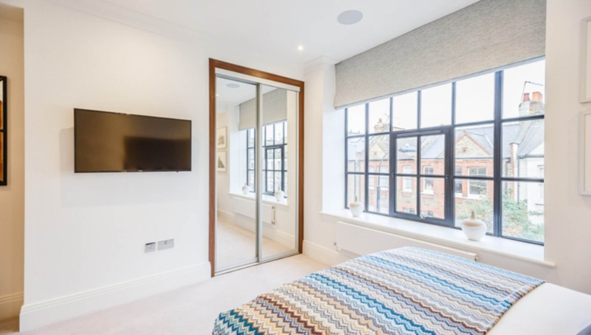 London W6 9UF 2 bed semi-detached rental property internal/external image-2