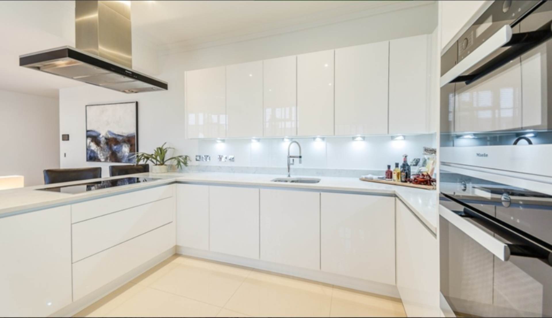London W6 9UF 2 bed semi-detached rental property internal/external image-4