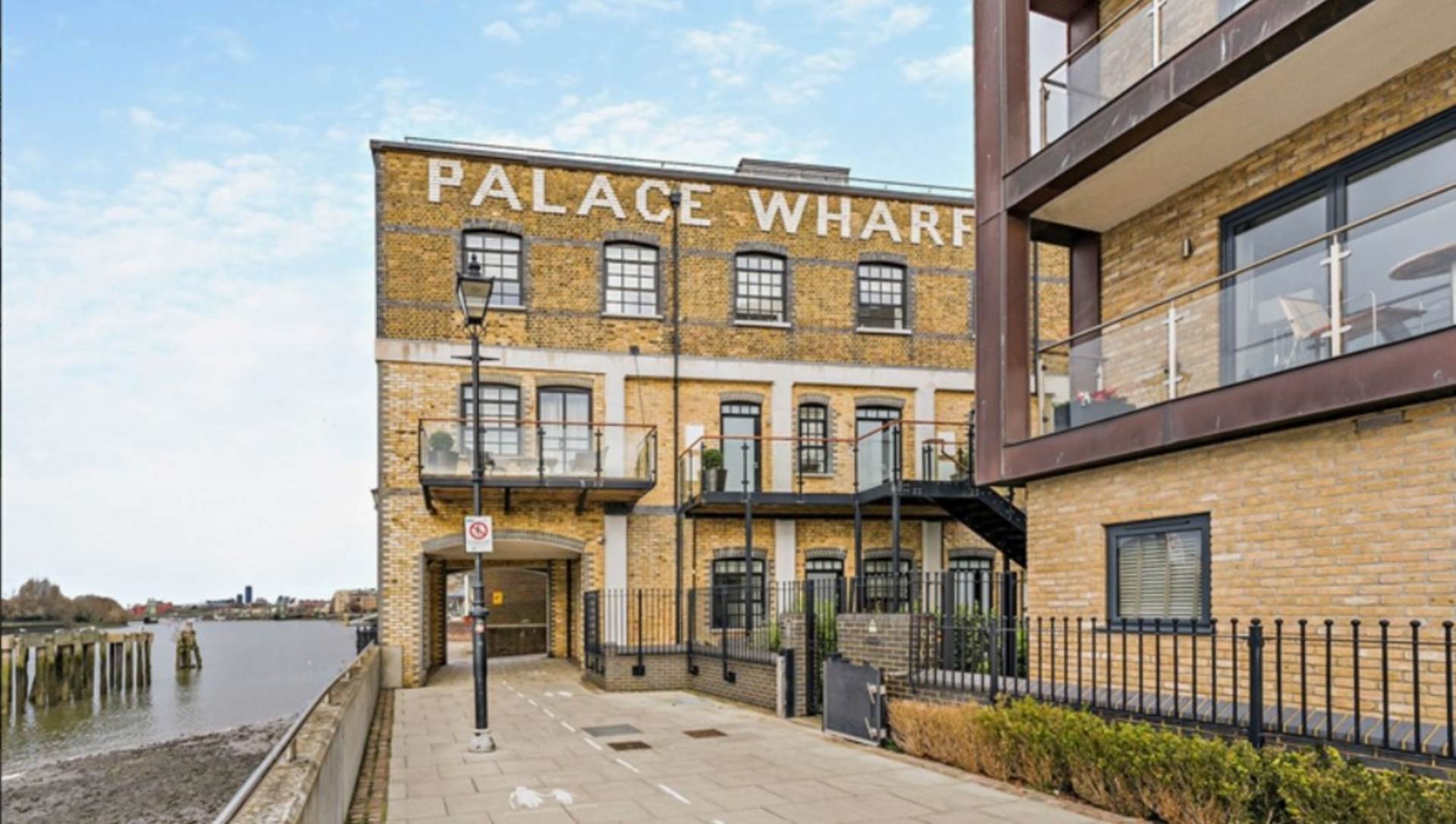 London W6 9UF 2 bed semi-detached rental property internal/external image-4