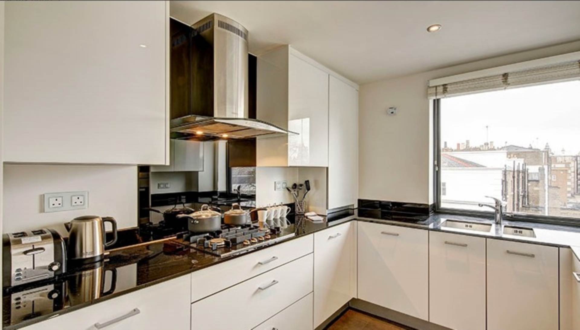 London SW3 6SN 2 bed flat rental property internal/external image-1