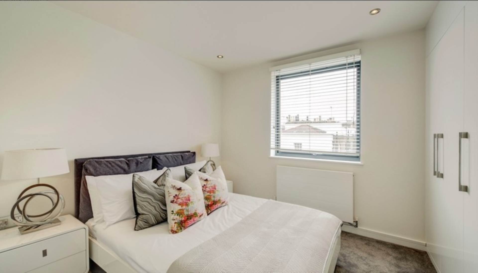 London SW3 6SN 2 bed flat rental property internal/external image-5