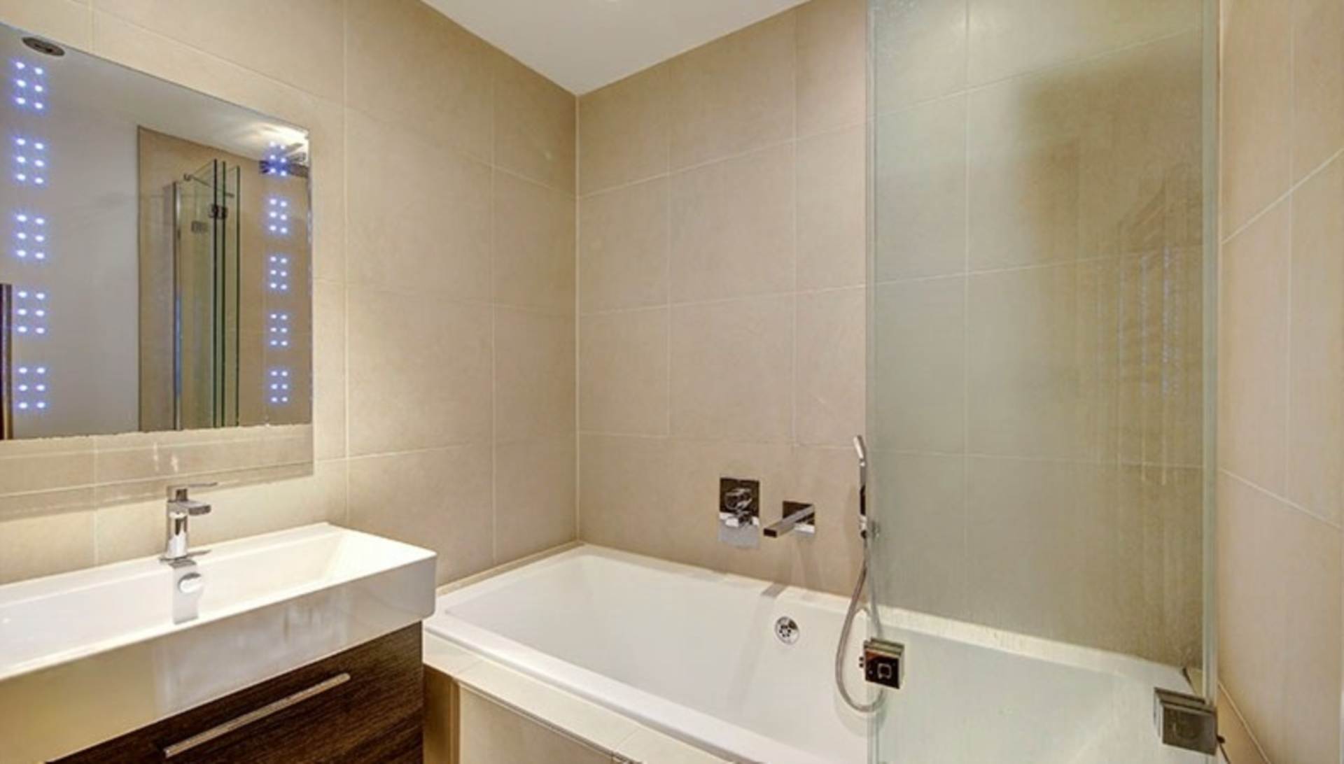 London SW3 6SN 2 bed flat rental property internal/external image-6