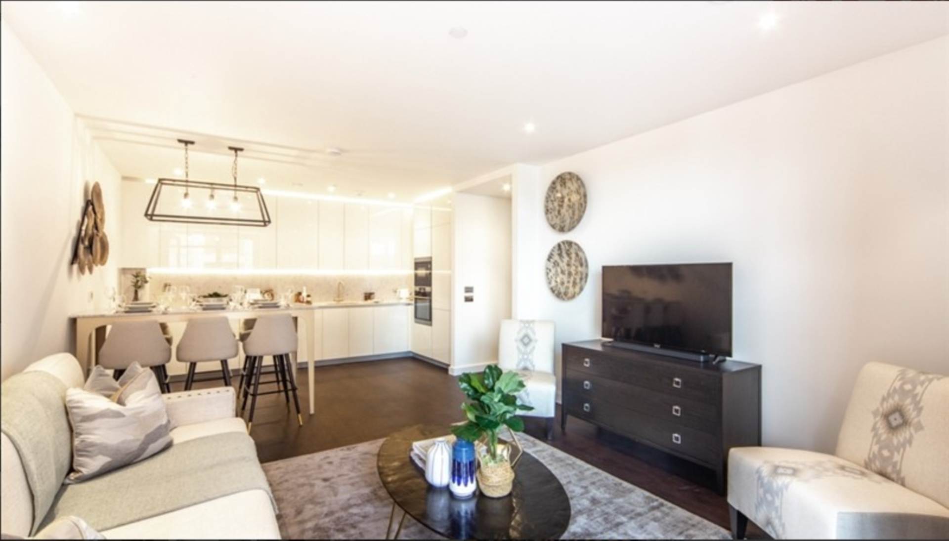 London SW11 7AG 3 bed flat rental property internal/external image-2