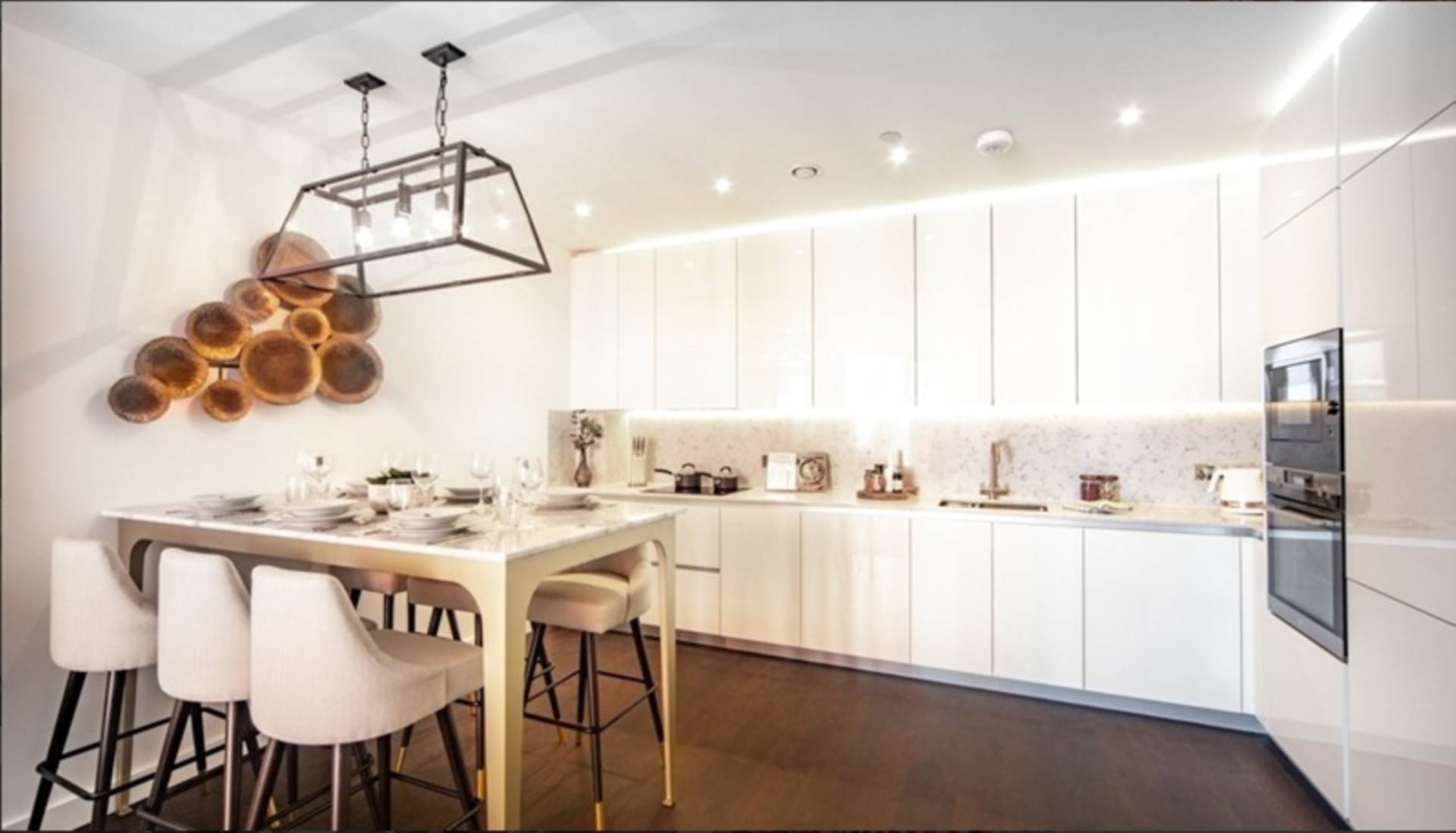 London SW11 7AG 3 bed flat rental property internal/external image-3