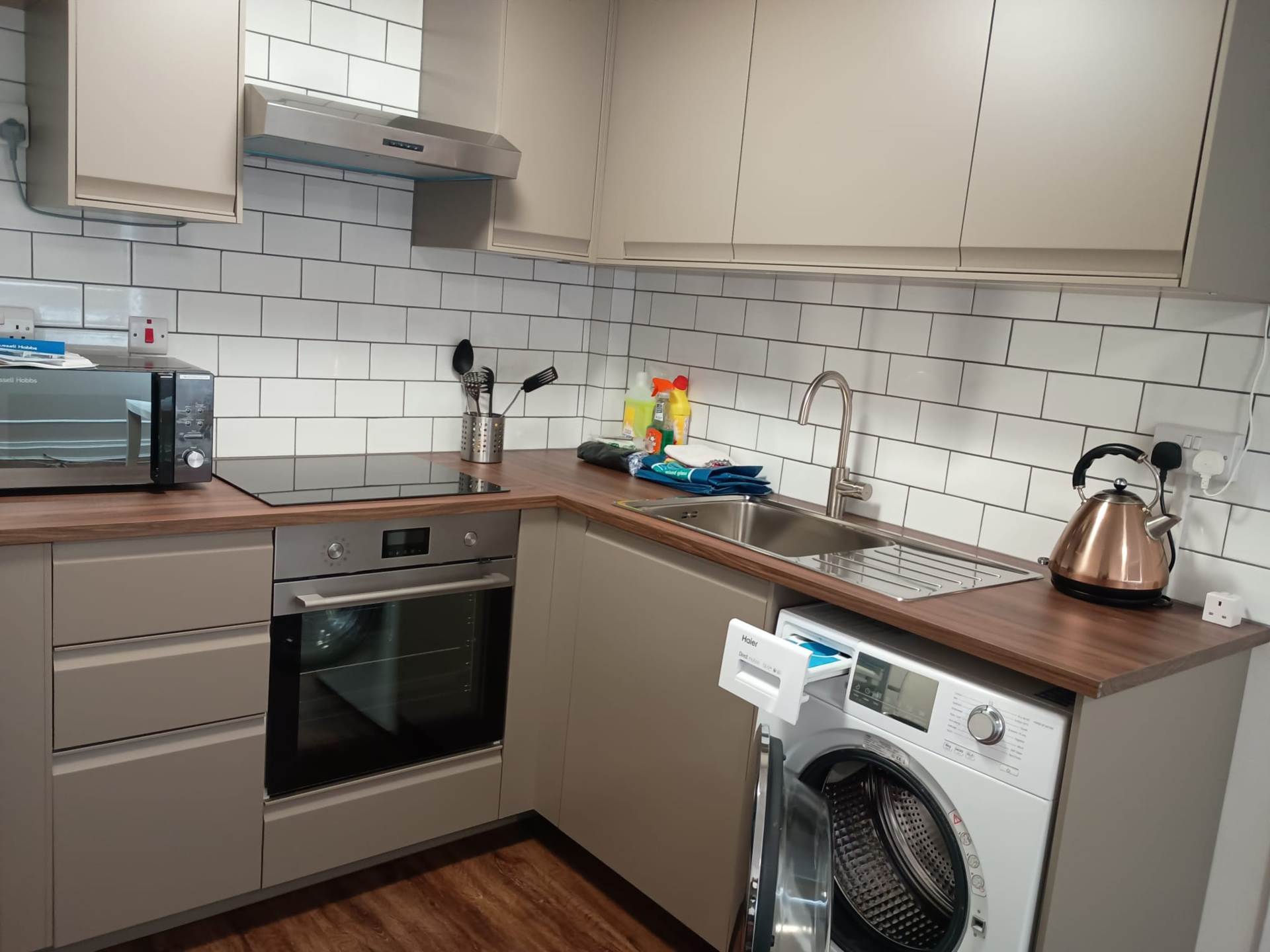 London W1W 5DF 2 bed flat rental property internal/external image-2