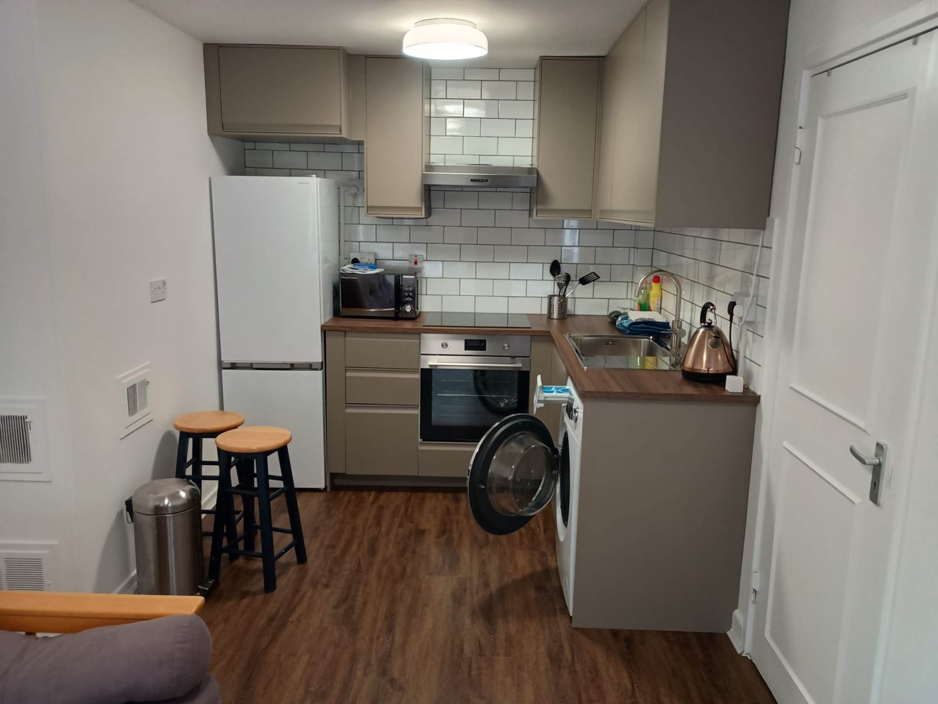 London W1W 5DF 2 bed flat rental property internal/external image-3