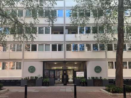 2 bed flat to rent in London W1W