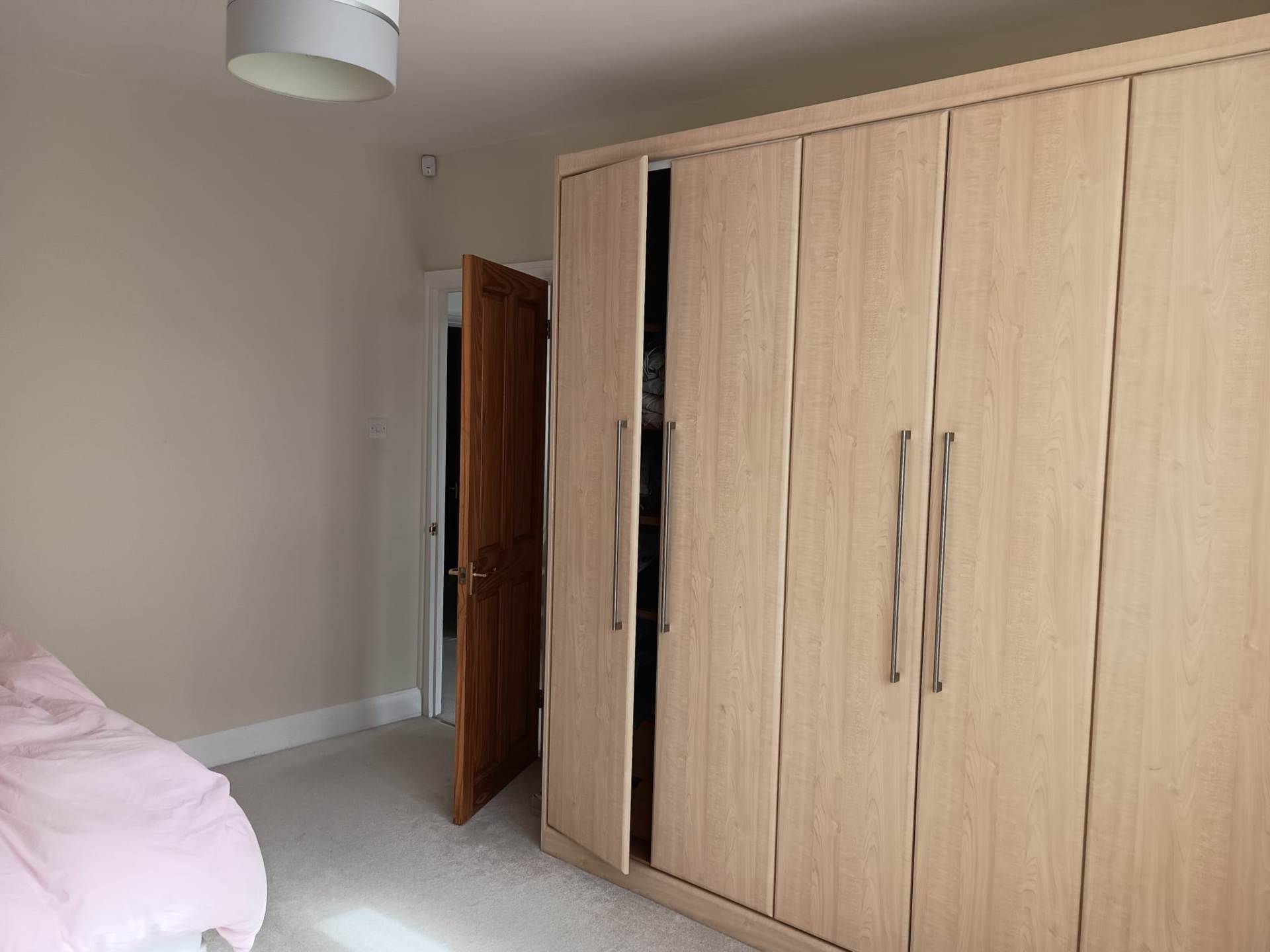 London N12 7BG 4 bed semi-detached rental property internal/external image-9