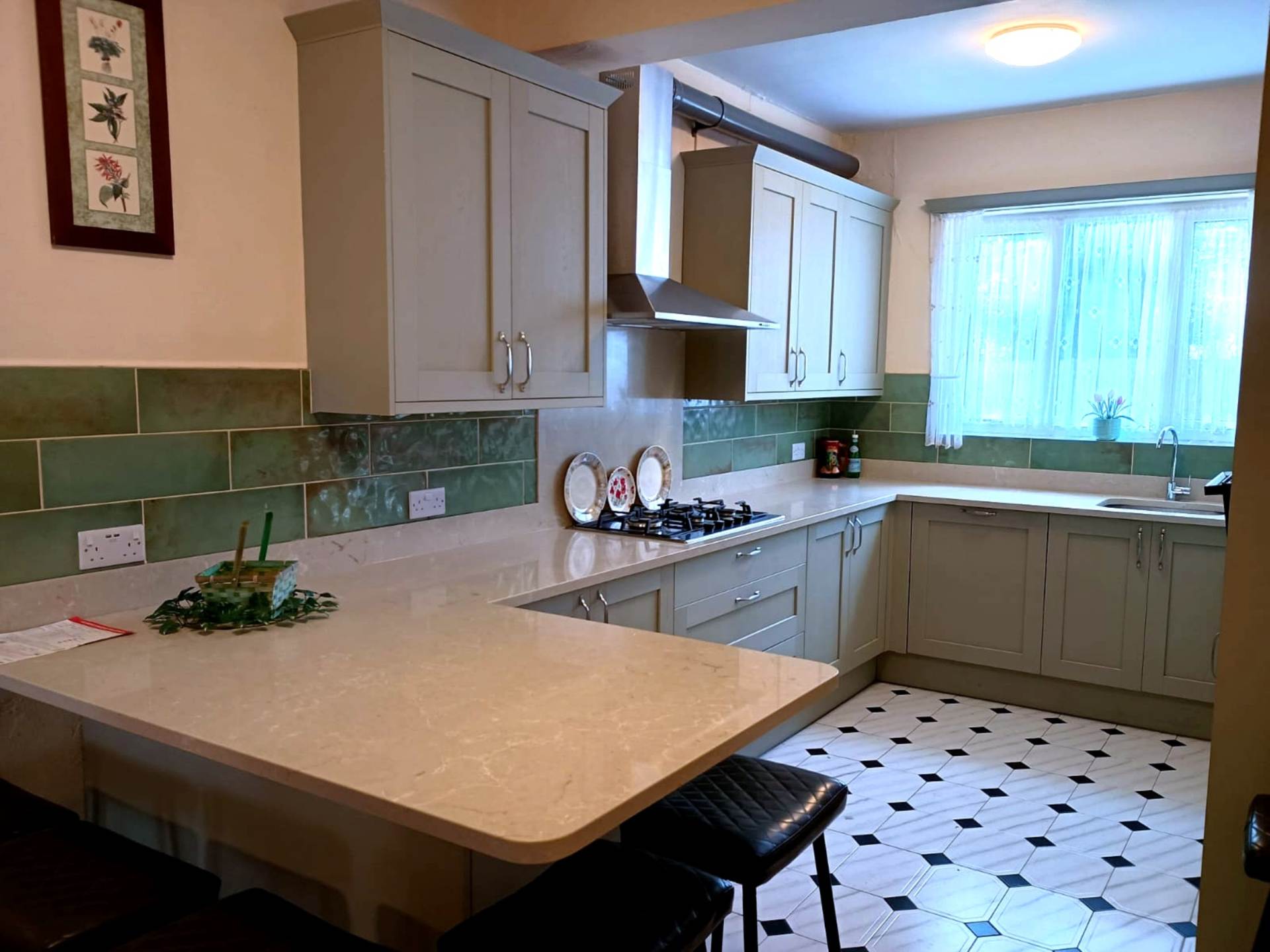 London N3 2HG 4 bed semi-detached rental property internal/external image-3