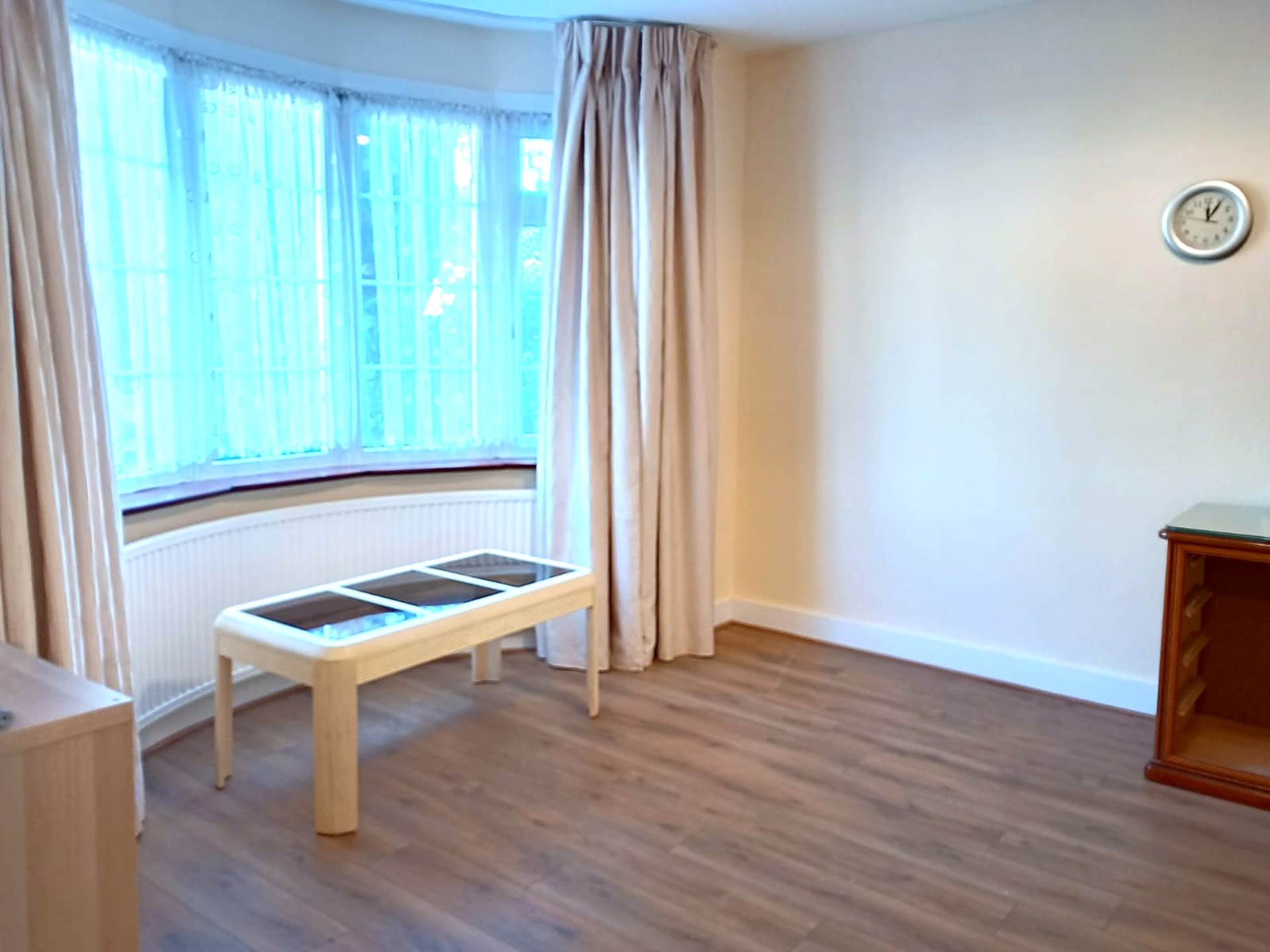 London N3 2HG 4 bed semi-detached rental property internal/external image-4