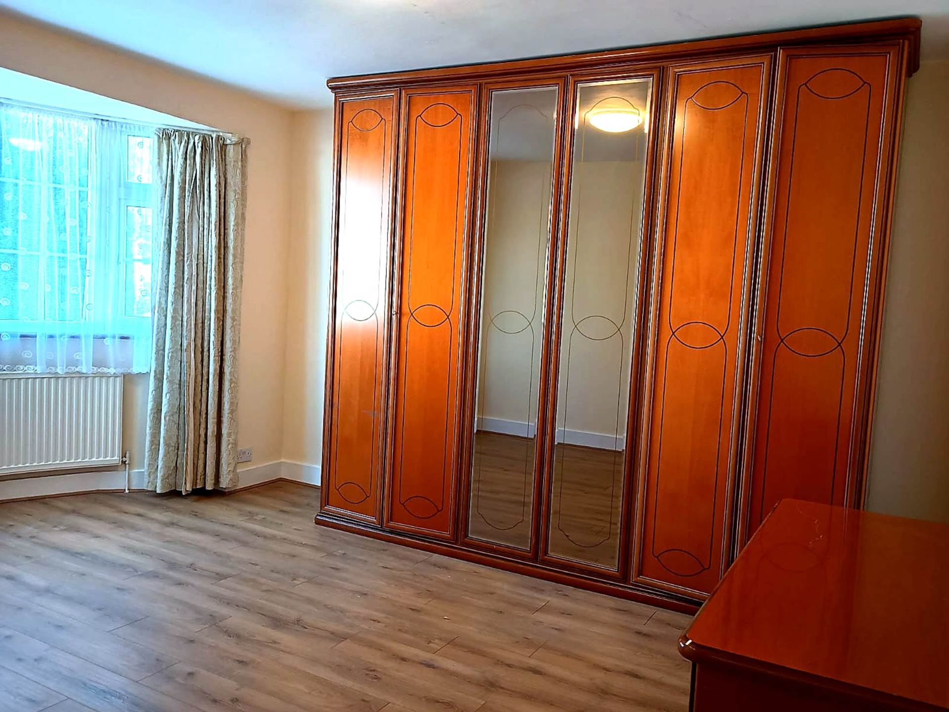 London N3 2HG 4 bed semi-detached rental property internal/external image-5