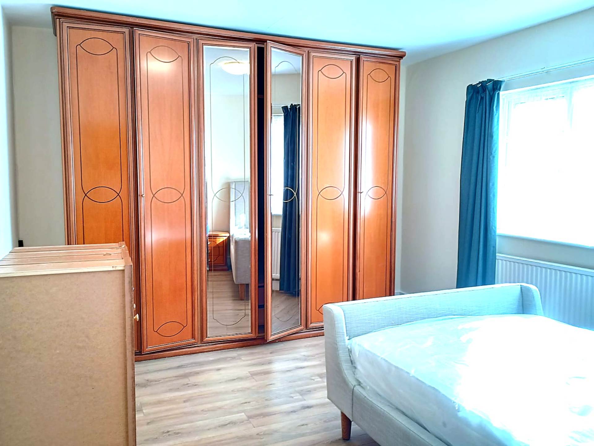 London N3 2HG 4 bed semi-detached rental property internal/external image-6