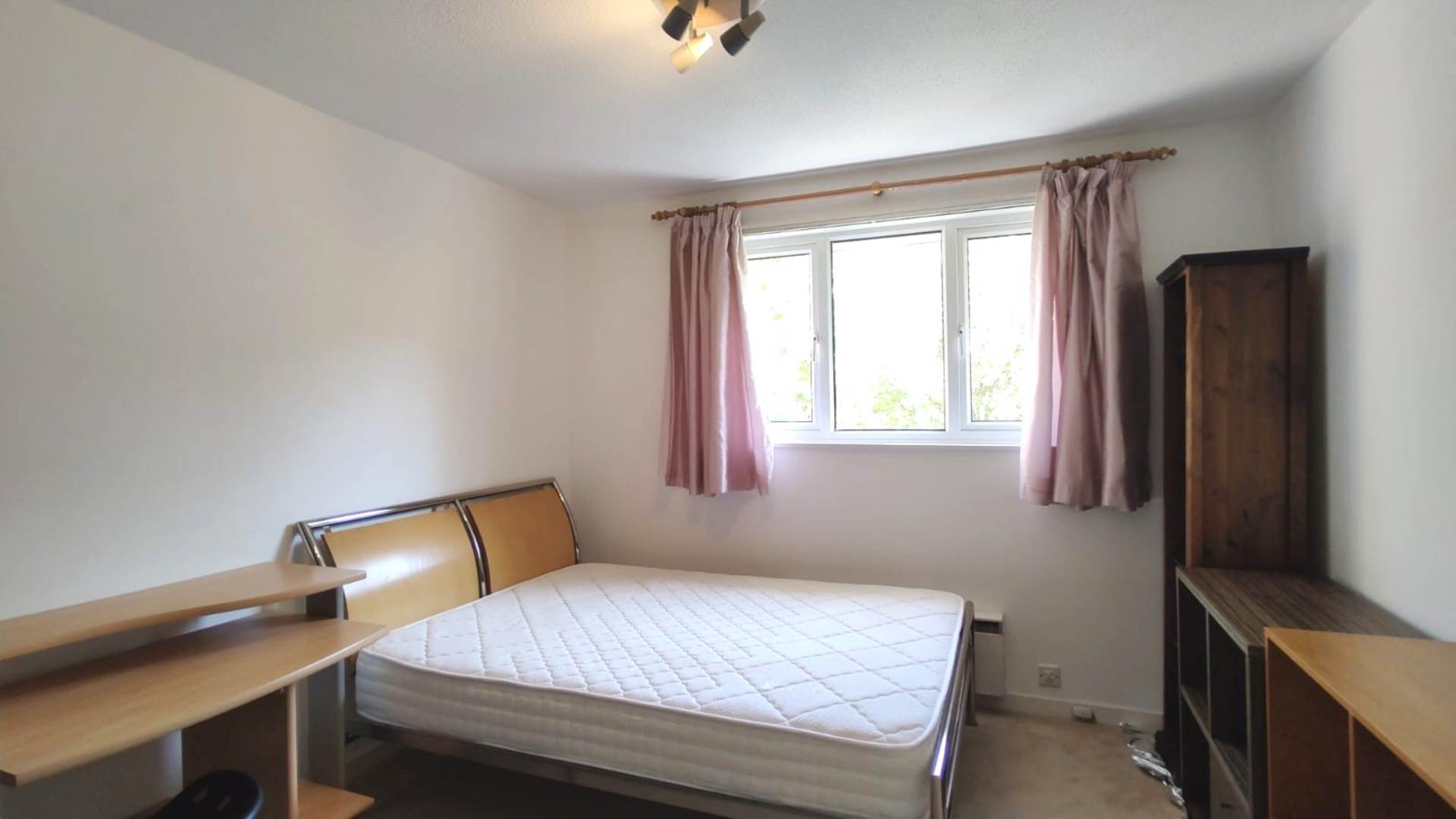 London W5 1SL 2 bed flat rental property internal/external image-5