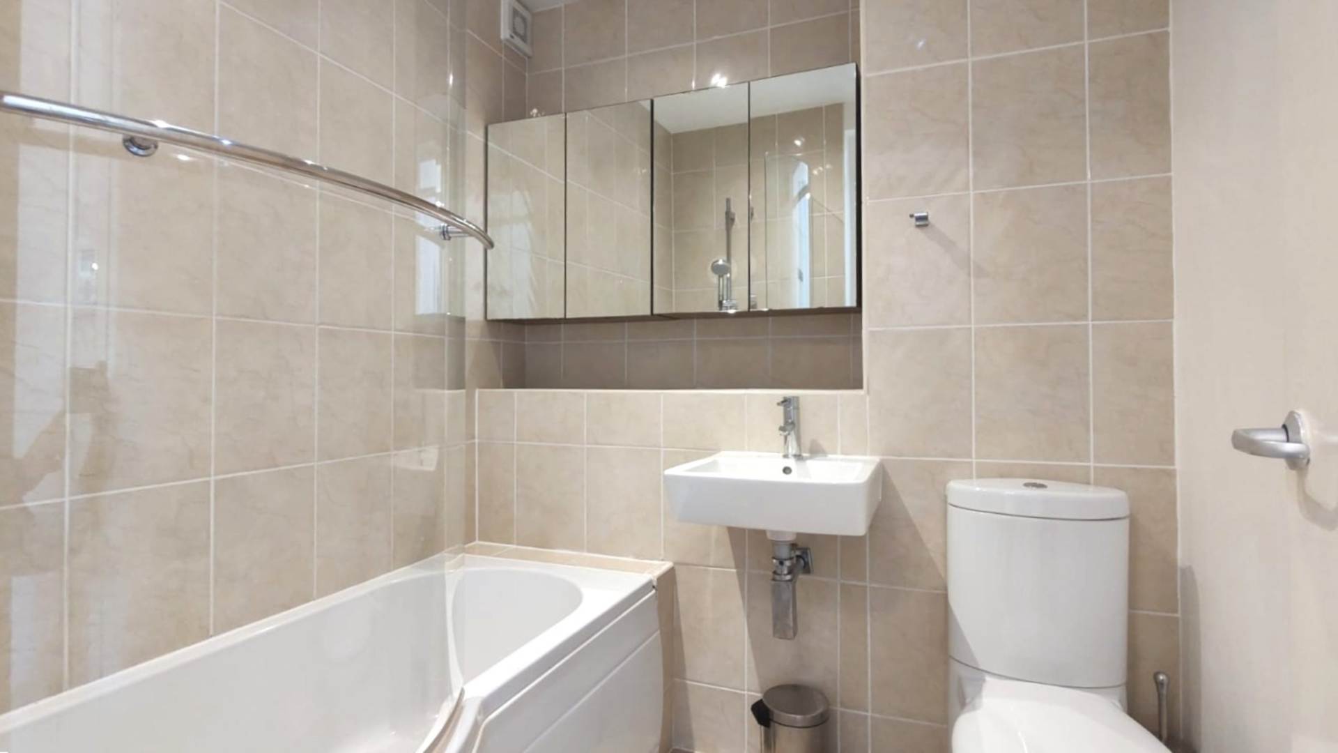 London W5 1SL 2 bed flat rental property internal/external image-6