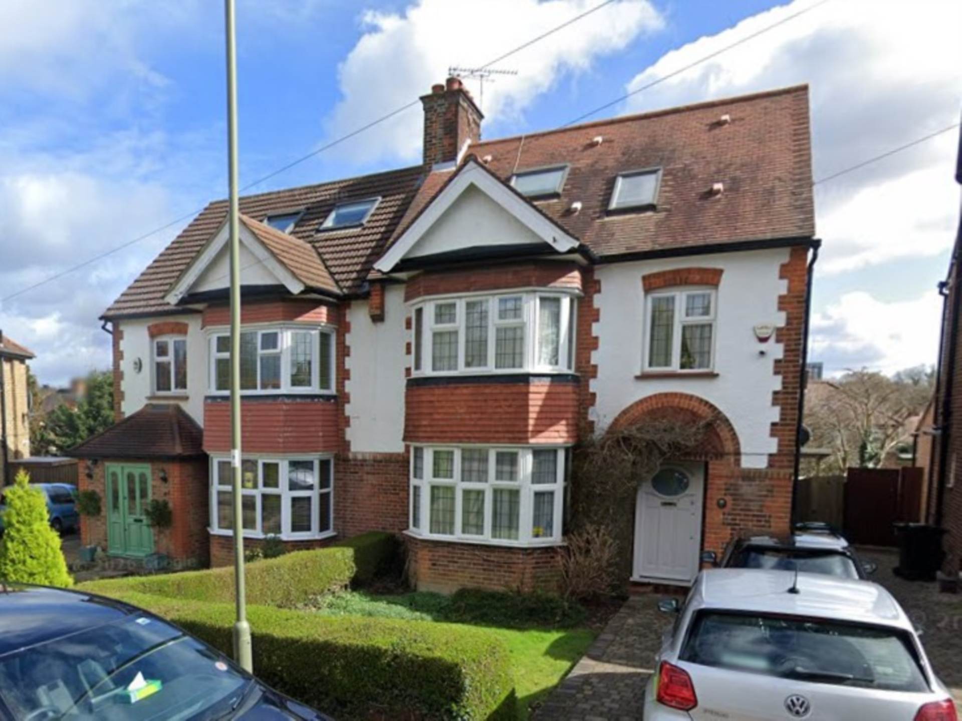 London N12 7AR 4 bed semi-detached rental property internal/external image-1