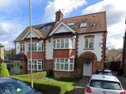 4 bed semi-detached to rent in London N12