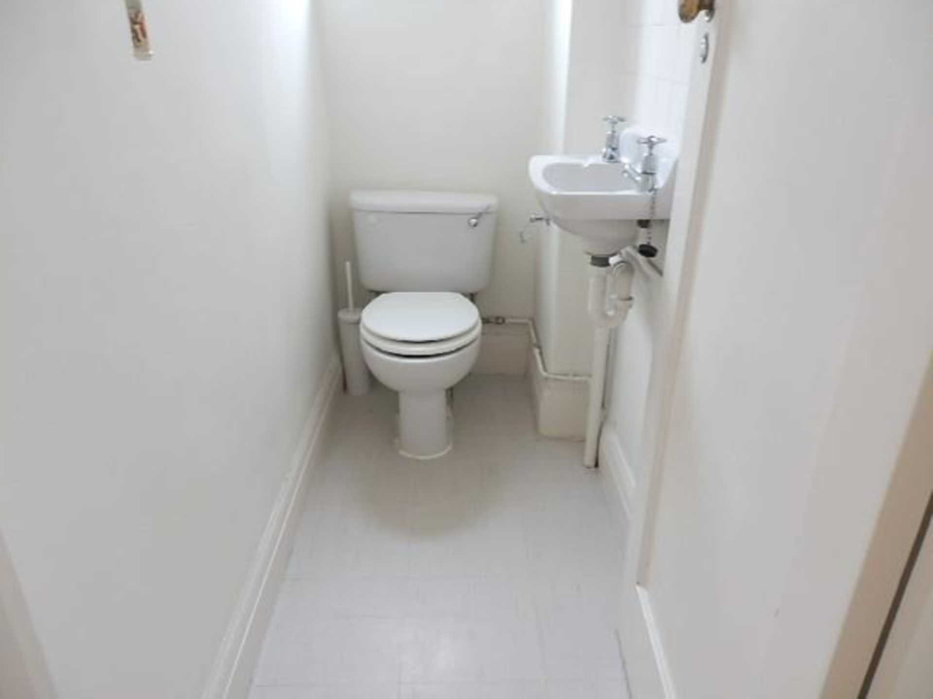 London W5 2QJ 4 bed semi-detached rental property internal/external image-10