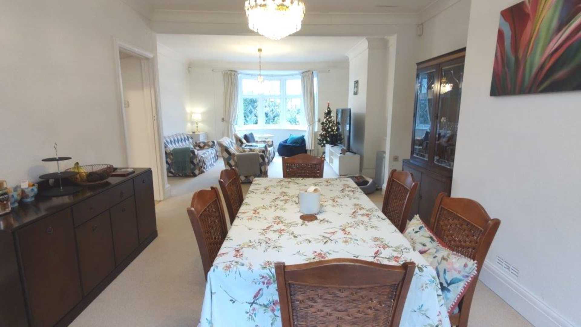 London W5 2QJ 4 bed semi-detached rental property internal/external image-2